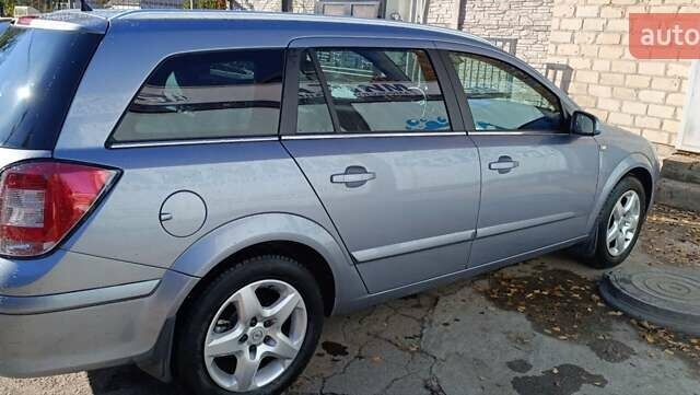Серый Опель Астра, объемом двигателя 1.6 л и пробегом 140 тыс. км за 7900 $, фото 2 на Automoto.ua