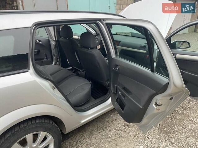 Серый Опель Астра, объемом двигателя 1.6 л и пробегом 230 тыс. км за 5200 $, фото 3 на Automoto.ua