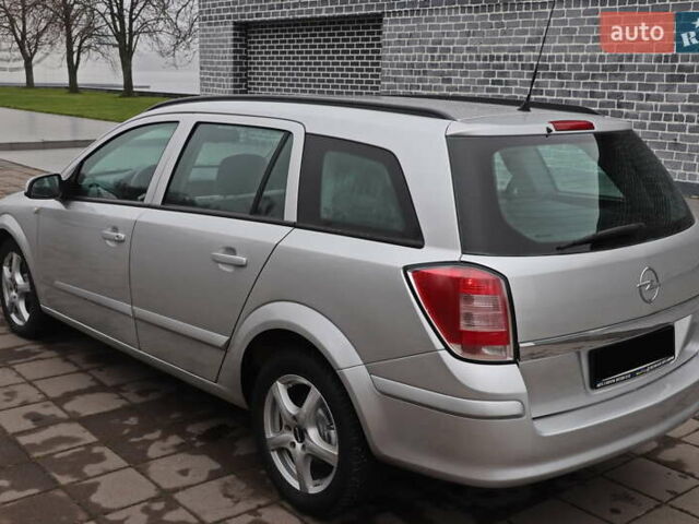 Серый Опель Астра, объемом двигателя 1.69 л и пробегом 239 тыс. км за 4999 $, фото 1 на Automoto.ua