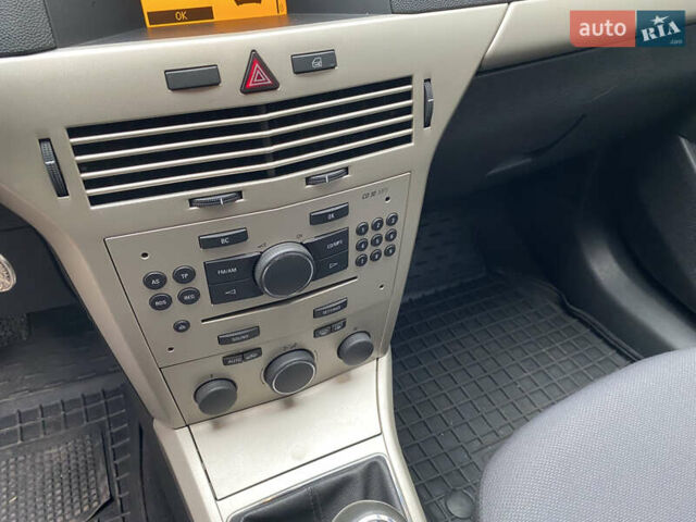 Сірий Опель Астра, об'ємом двигуна 1.69 л та пробігом 258 тис. км за 6100 $, фото 17 на Automoto.ua