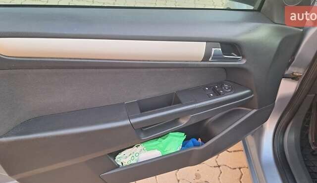 Серый Опель Астра, объемом двигателя 1.7 л и пробегом 253 тыс. км за 4600 $, фото 23 на Automoto.ua