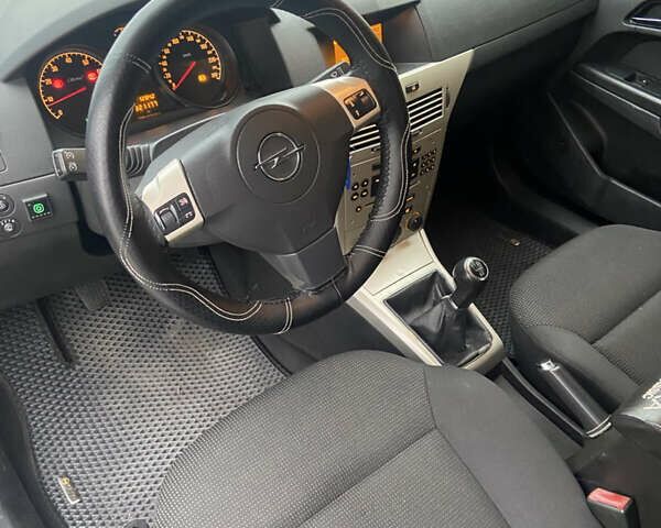 Серый Опель Астра, объемом двигателя 1.6 л и пробегом 220 тыс. км за 4300 $, фото 5 на Automoto.ua