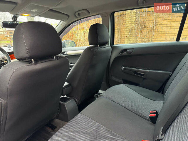 Серый Опель Астра, объемом двигателя 1.6 л и пробегом 197 тыс. км за 5990 $, фото 23 на Automoto.ua