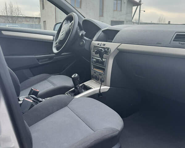 Сірий Опель Астра, об'ємом двигуна 1.6 л та пробігом 248 тис. км за 5100 $, фото 7 на Automoto.ua