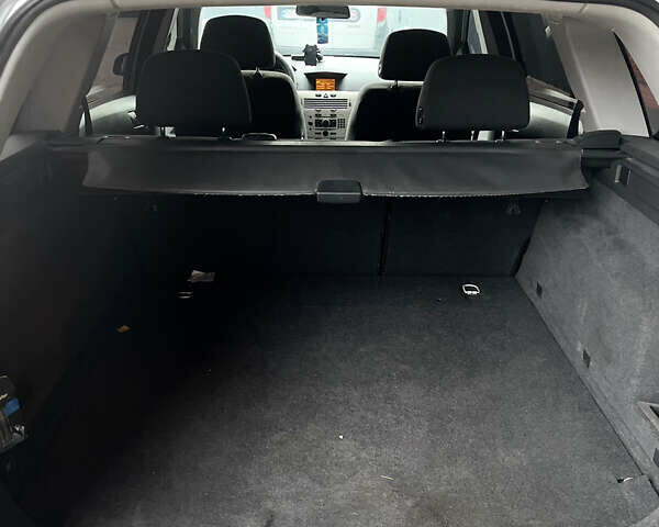 Серый Опель Астра, объемом двигателя 1.69 л и пробегом 228 тыс. км за 5500 $, фото 5 на Automoto.ua