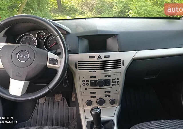 Серый Опель Астра, объемом двигателя 1.69 л и пробегом 308 тыс. км за 5500 $, фото 7 на Automoto.ua