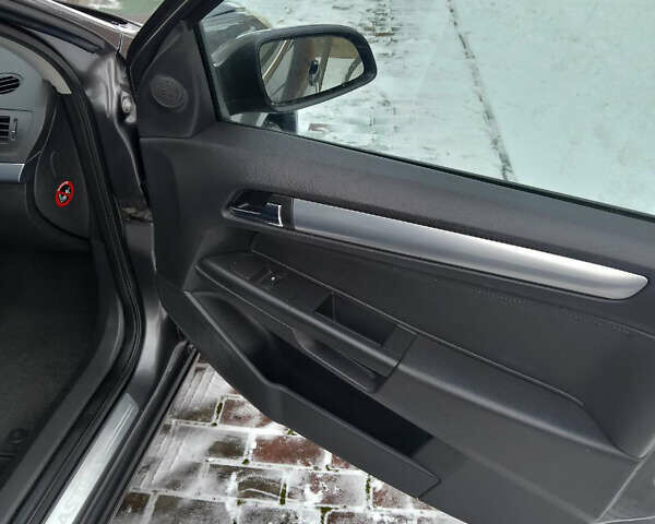 Серый Опель Астра, объемом двигателя 1.6 л и пробегом 280 тыс. км за 6200 $, фото 22 на Automoto.ua