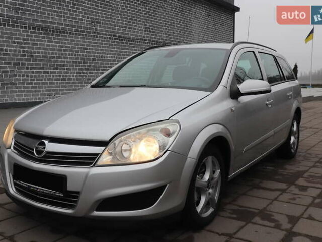 Серый Опель Астра, объемом двигателя 1.69 л и пробегом 239 тыс. км за 4999 $, фото 3 на Automoto.ua