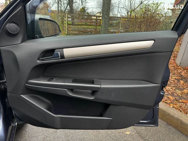 Серый Опель Астра, объемом двигателя 1.6 л и пробегом 197 тыс. км за 5990 $, фото 26 на Automoto.ua