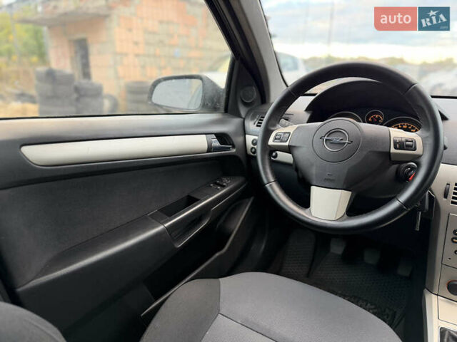 Опель Астра 2008 в Ровно на Automoto.ua Серый Опель Астра, объемом двигателя 1.91 л и пробегом 255 тыс. км за 4300 $, фото 33 на Automoto.ua