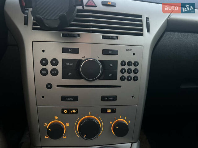 Серый Опель Астра, объемом двигателя 1.6 л и пробегом 234 тыс. км за 5700 $, фото 38 на Automoto.ua