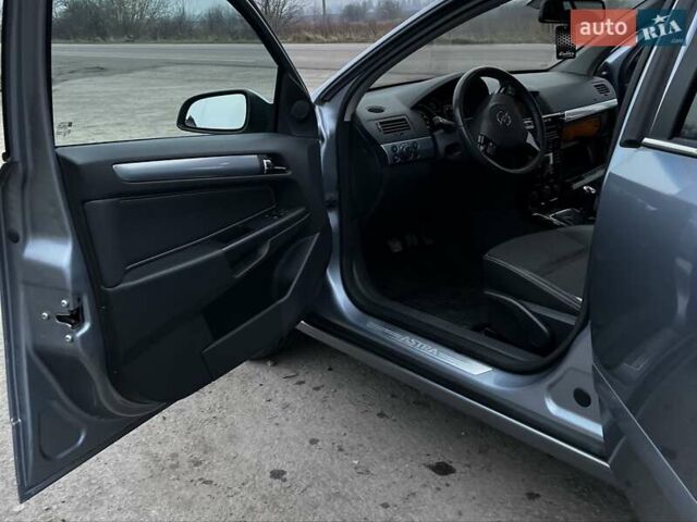 Серый Опель Астра, объемом двигателя 1.6 л и пробегом 251 тыс. км за 6100 $, фото 21 на Automoto.ua