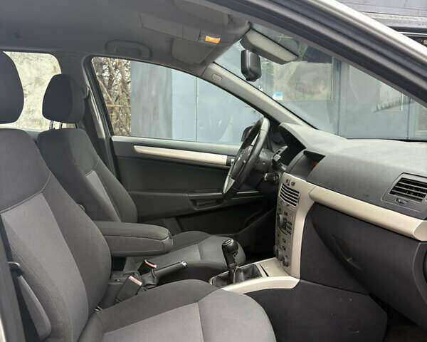 Серый Опель Астра, объемом двигателя 1.6 л и пробегом 215 тыс. км за 6000 $, фото 34 на Automoto.ua