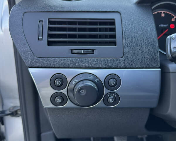 Серый Опель Астра, объемом двигателя 1.9 л и пробегом 250 тыс. км за 6000 $, фото 14 на Automoto.ua