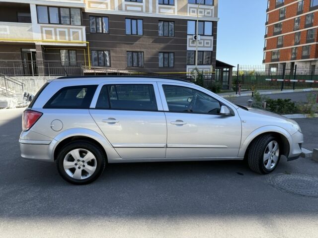 Серый Опель Астра, объемом двигателя 1.7 л и пробегом 320 тыс. км за 4600 $, фото 2 на Automoto.ua