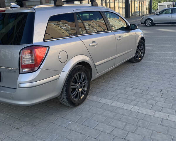 Серый Опель Астра, объемом двигателя 1.69 л и пробегом 286 тыс. км за 5350 $, фото 4 на Automoto.ua