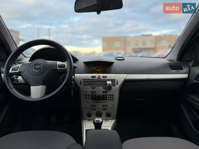 Опель Астра 2008 в Ровно на Automoto.ua Серый Опель Астра, объемом двигателя 1.91 л и пробегом 255 тыс. км за 4300 $, фото 34 на Automoto.ua