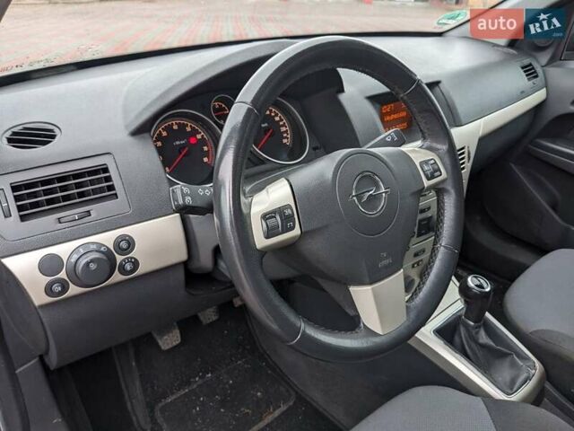Серый Опель Астра, объемом двигателя 1.6 л и пробегом 240 тыс. км за 5750 $, фото 37 на Automoto.ua