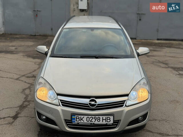 Опель Астра 2008 в Ровно на Automoto.ua Серый Опель Астра, объемом двигателя 1.91 л и пробегом 255 тыс. км за 4300 $, фото 7 на Automoto.ua