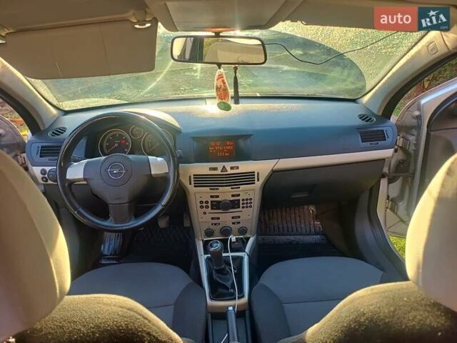 Серый Опель Астра, объемом двигателя 1.7 л и пробегом 273 тыс. км за 4700 $, фото 6 на Automoto.ua