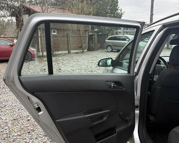 Серый Опель Астра, объемом двигателя 1.6 л и пробегом 215 тыс. км за 6000 $, фото 20 на Automoto.ua