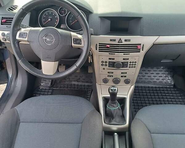 Опель Астра 2008 в Киеве на Automoto.ua Серый Опель Астра, объемом двигателя 1.6 л и пробегом 277 тыс. км за 6300 $, фото 1 на Automoto.ua