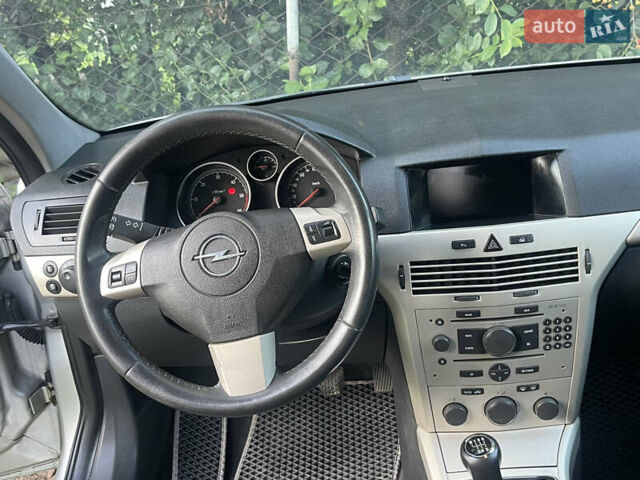 Серый Опель Астра, объемом двигателя 1.7 л и пробегом 260 тыс. км за 4750 $, фото 26 на Automoto.ua
