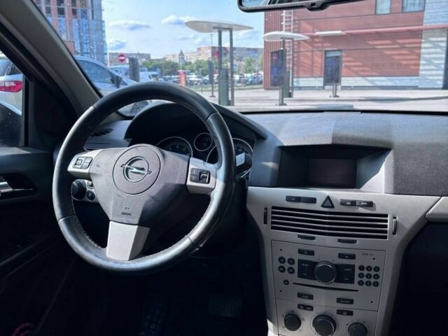Серый Опель Астра, объемом двигателя 1.6 л и пробегом 208 тыс. км за 5100 $, фото 4 на Automoto.ua
