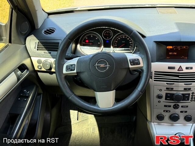 Серый Опель Астра, объемом двигателя 1.9 л и пробегом 360 тыс. км за 4700 $, фото 6 на Automoto.ua