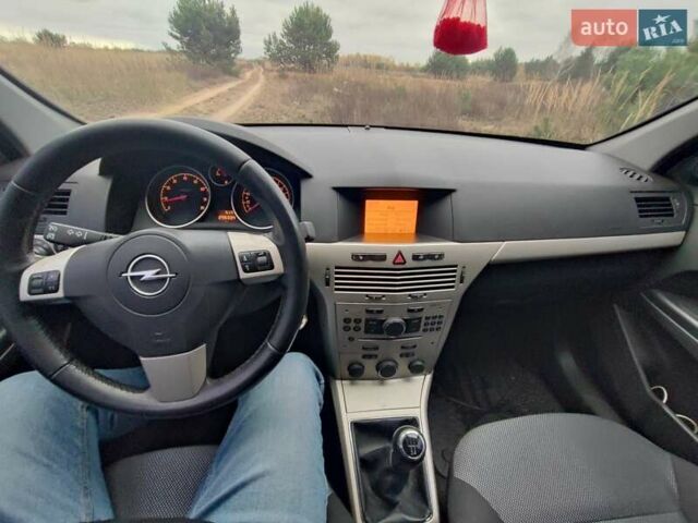 Серый Опель Астра, объемом двигателя 1.8 л и пробегом 245 тыс. км за 5500 $, фото 10 на Automoto.ua