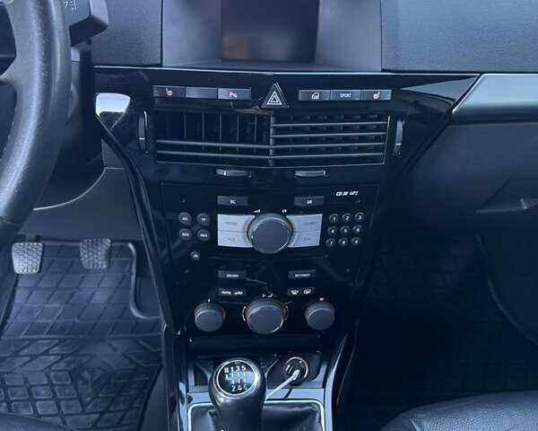 Серый Опель Астра, объемом двигателя 1.9 л и пробегом 250 тыс. км за 6000 $, фото 13 на Automoto.ua