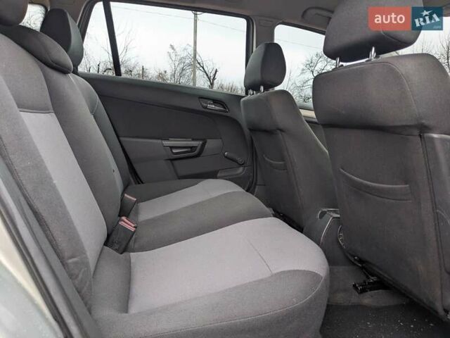 Серый Опель Астра, объемом двигателя 1.6 л и пробегом 240 тыс. км за 5750 $, фото 48 на Automoto.ua