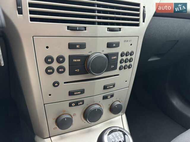 Сірий Опель Астра, об'ємом двигуна 1.6 л та пробігом 275 тис. км за 4999 $, фото 25 на Automoto.ua