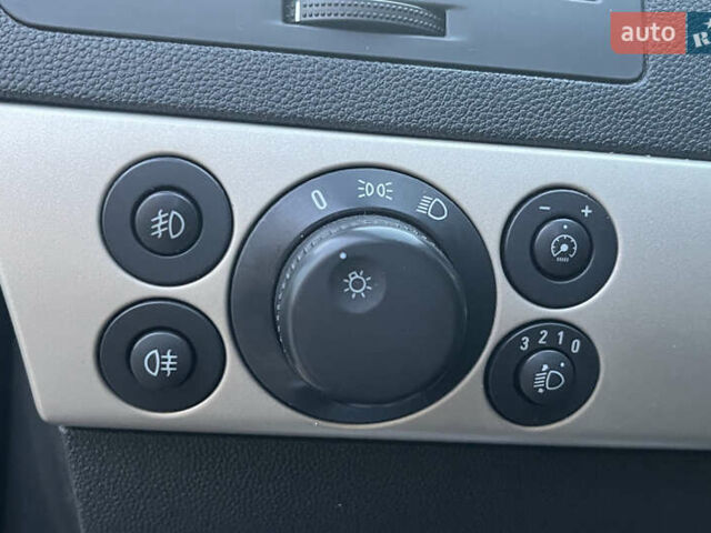 Серый Опель Астра, объемом двигателя 1.36 л и пробегом 220 тыс. км за 5500 $, фото 14 на Automoto.ua