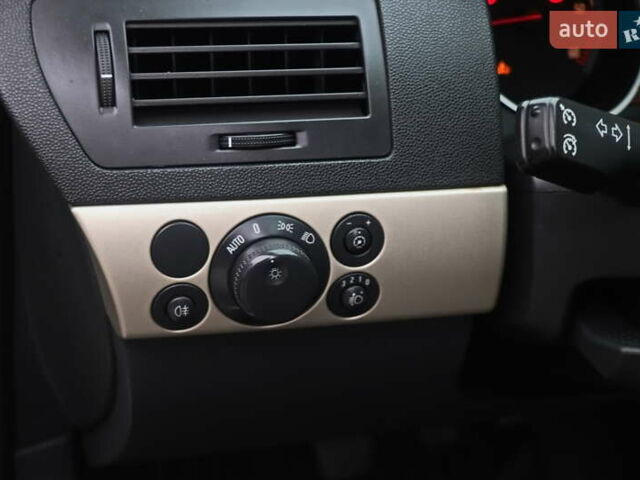 Серый Опель Астра, объемом двигателя 1.69 л и пробегом 239 тыс. км за 4999 $, фото 11 на Automoto.ua