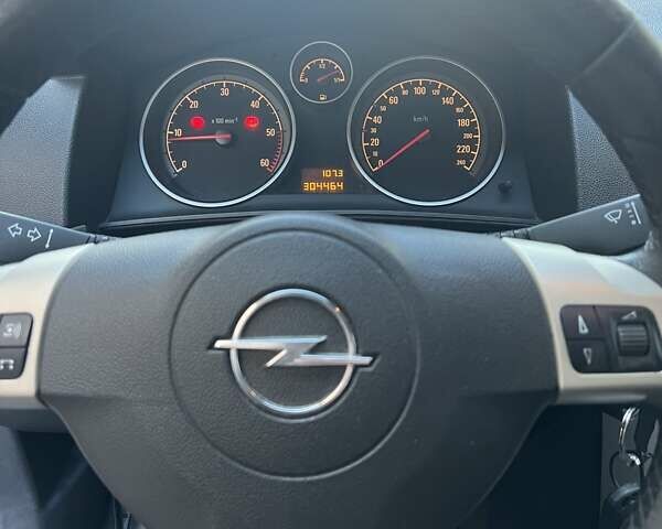 Серый Опель Астра, объемом двигателя 1.7 л и пробегом 280 тыс. км за 4700 $, фото 12 на Automoto.ua