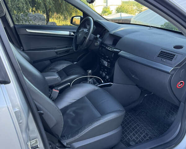 Серый Опель Астра, объемом двигателя 1.9 л и пробегом 250 тыс. км за 6000 $, фото 20 на Automoto.ua