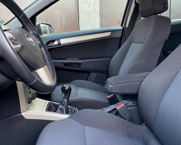 Серый Опель Астра, объемом двигателя 1.6 л и пробегом 172 тыс. км за 5900 $, фото 28 на Automoto.ua