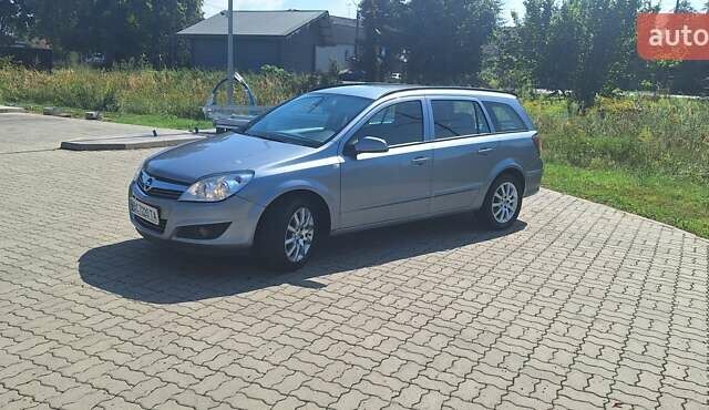 Серый Опель Астра, объемом двигателя 1.7 л и пробегом 253 тыс. км за 4600 $, фото 27 на Automoto.ua