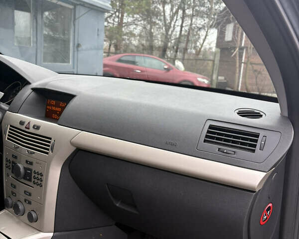 Серый Опель Астра, объемом двигателя 1.6 л и пробегом 215 тыс. км за 6000 $, фото 36 на Automoto.ua