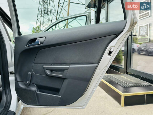 Серый Опель Астра, объемом двигателя 1.6 л и пробегом 154 тыс. км за 7200 $, фото 22 на Automoto.ua