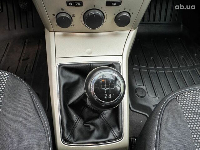 Серый Опель Астра, объемом двигателя 1.6 л и пробегом 197 тыс. км за 5990 $, фото 19 на Automoto.ua