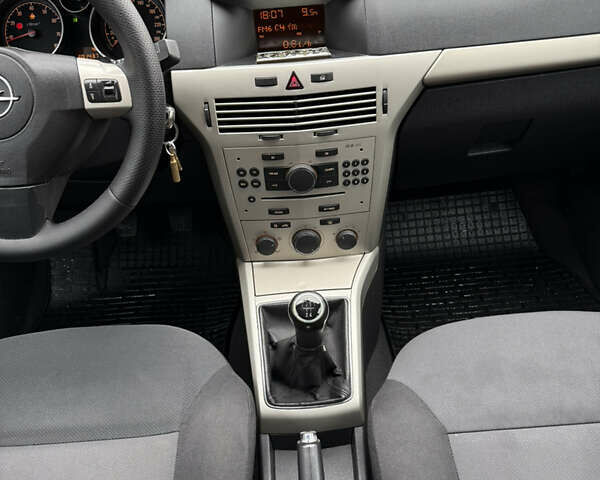 Серый Опель Астра, объемом двигателя 1.6 л и пробегом 201 тыс. км за 4700 $, фото 13 на Automoto.ua