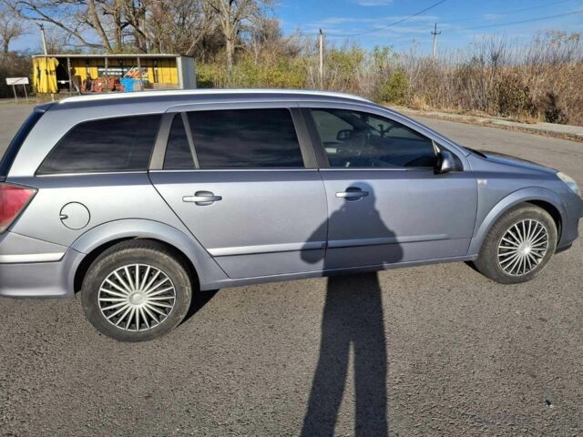 Серый Опель Астра, объемом двигателя 1.7 л и пробегом 300 тыс. км за 4700 $, фото 1 на Automoto.ua