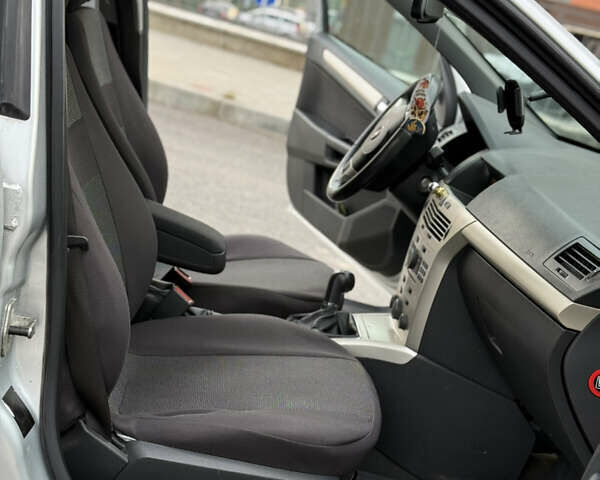 Серый Опель Астра, объемом двигателя 1.7 л и пробегом 228 тыс. км за 4899 $, фото 55 на Automoto.ua