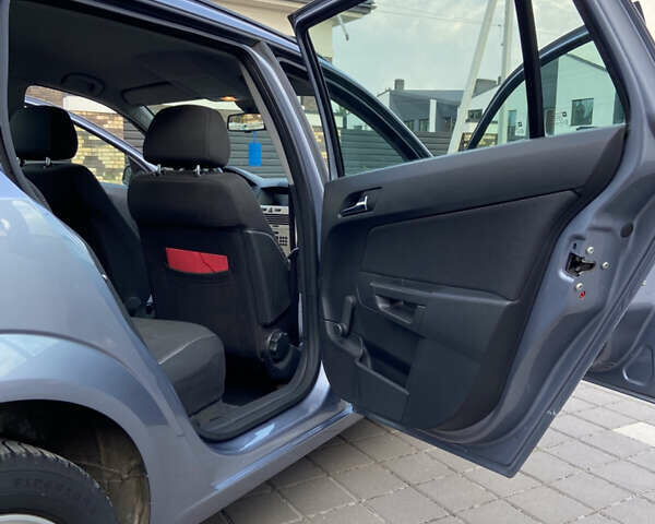 Серый Опель Астра, объемом двигателя 1.6 л и пробегом 214 тыс. км за 5700 $, фото 10 на Automoto.ua