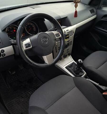 Опель Астра 2008 у Луцьку на Automoto.ua Сірий Опель Астра, об'ємом двигуна 1.69 л та пробігом 238 тис. км за 5650 $, фото 5 на Automoto.ua