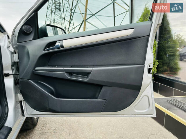 Серый Опель Астра, объемом двигателя 1.6 л и пробегом 154 тыс. км за 7200 $, фото 25 на Automoto.ua