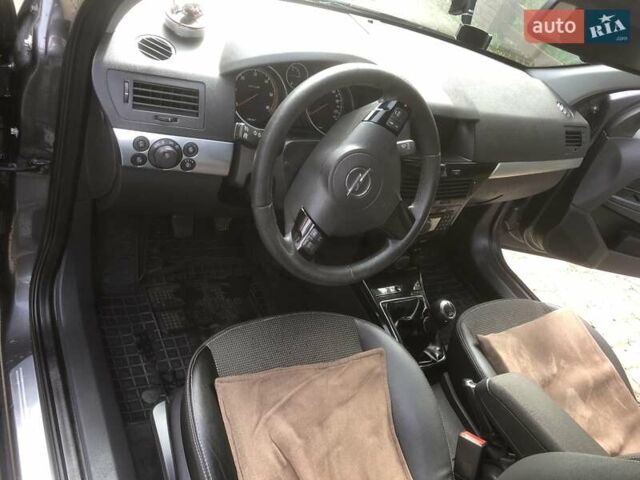 Серый Опель Астра, объемом двигателя 1.69 л и пробегом 278 тыс. км за 5900 $, фото 12 на Automoto.ua