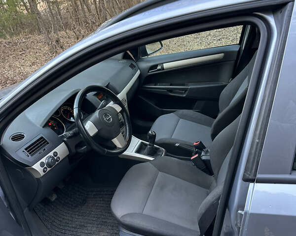 Серый Опель Астра, объемом двигателя 1.6 л и пробегом 216 тыс. км за 5600 $, фото 11 на Automoto.ua